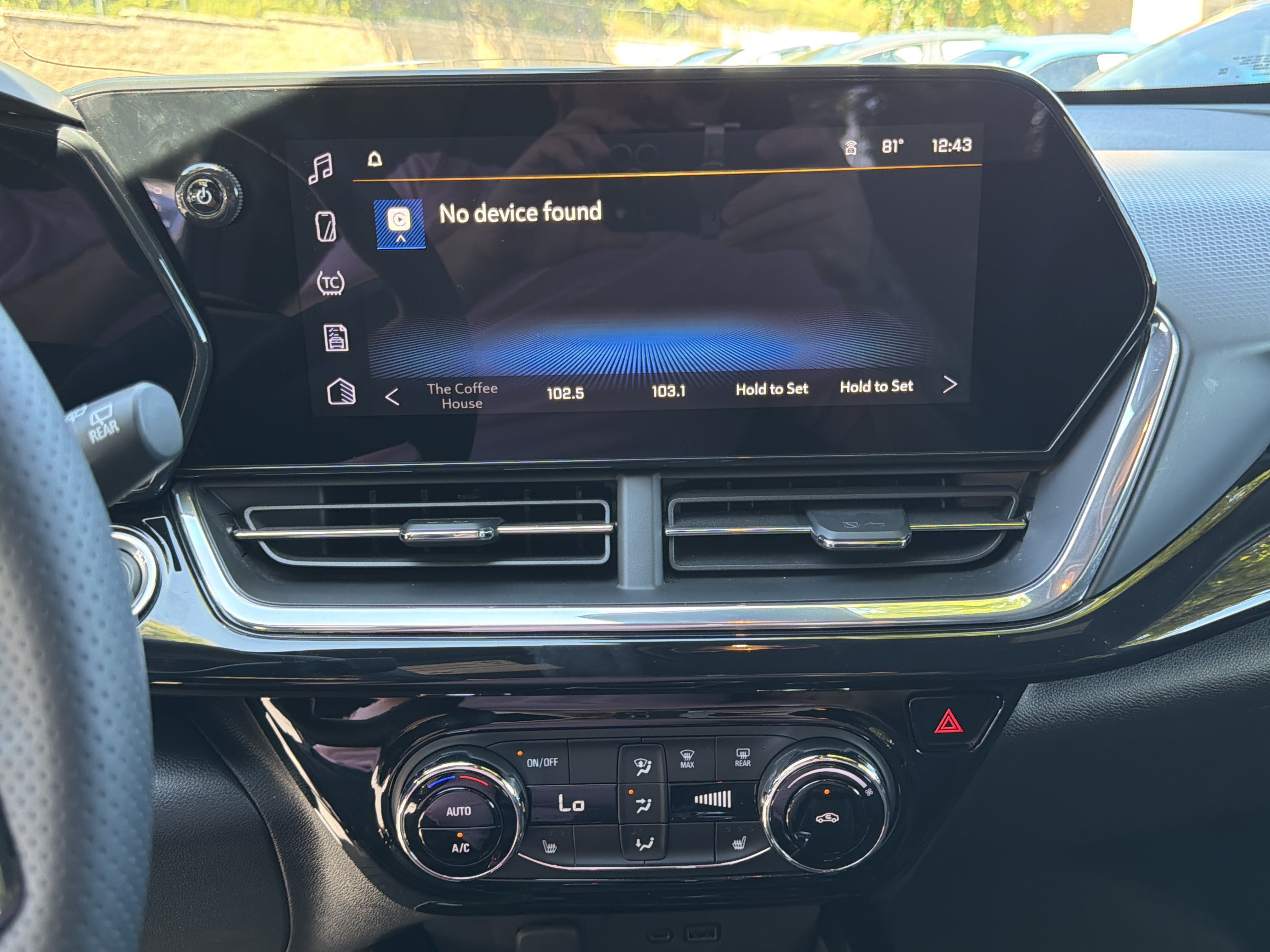 Used 2025 Chevrolet Trax RS w/ Sunroof Package FWD image 27
