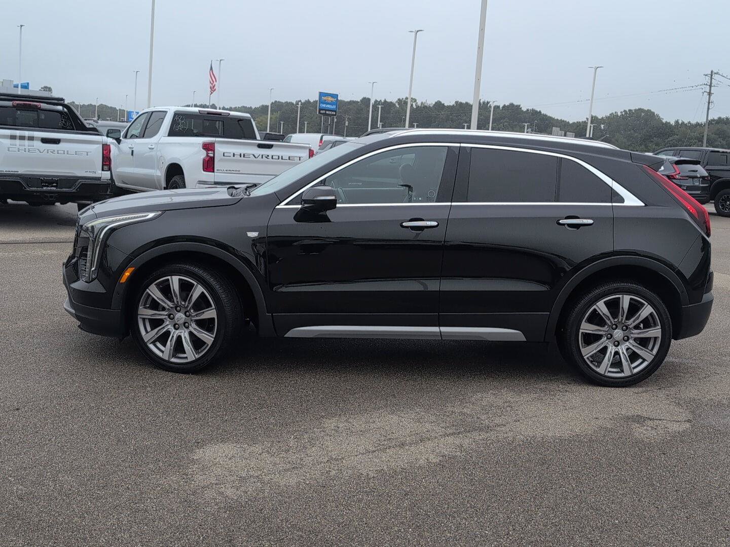 Used 2022 Cadillac XT4 Premium Luxury w/ Sun And Sound Package AWD/4WD image 2