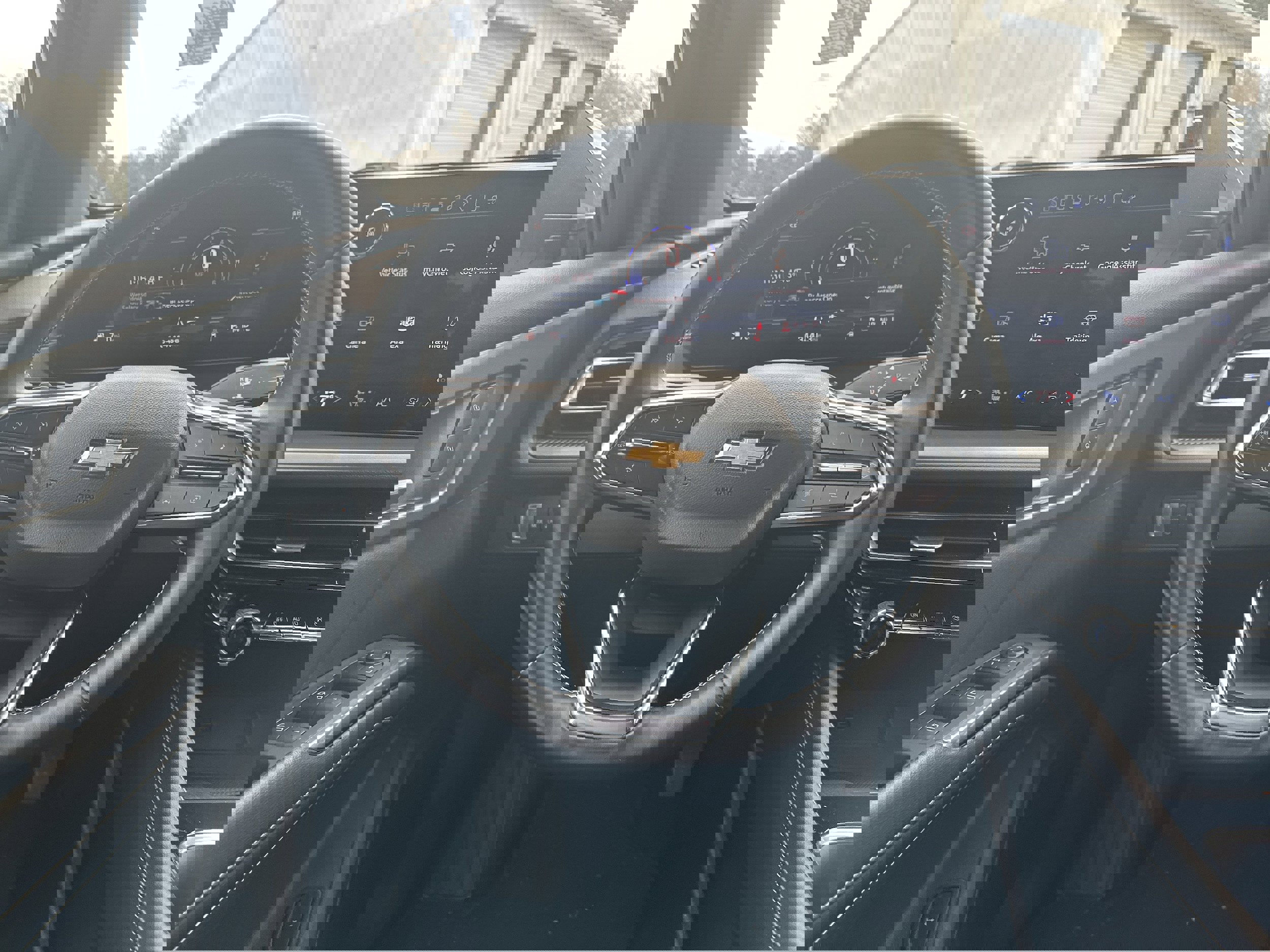 Used 2025 Chevrolet Traverse LT FWD image 24