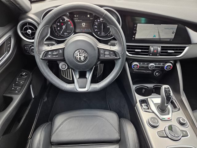 Used 2022 Alfa Romeo Giulia Veloce RWD image 16