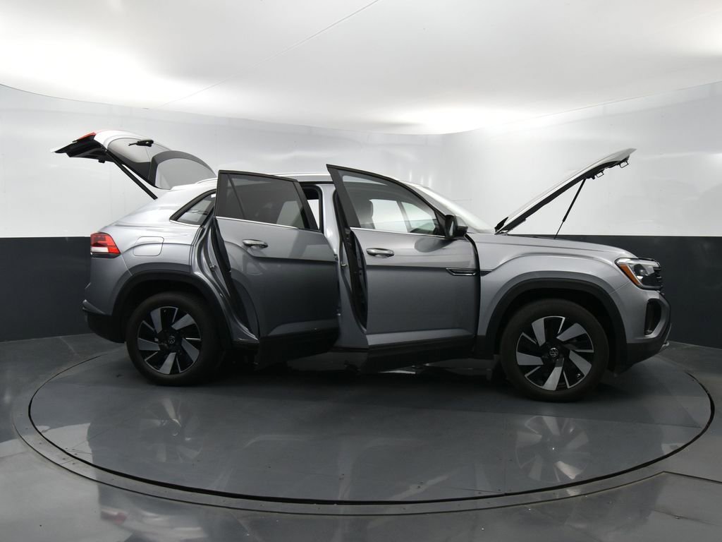 Used 2024 Volkswagen Atlas Cross Sport SE image 45