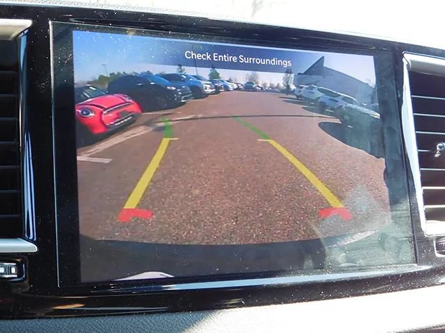 Used 2025 Chrysler Pacifica Select FWD image 16
