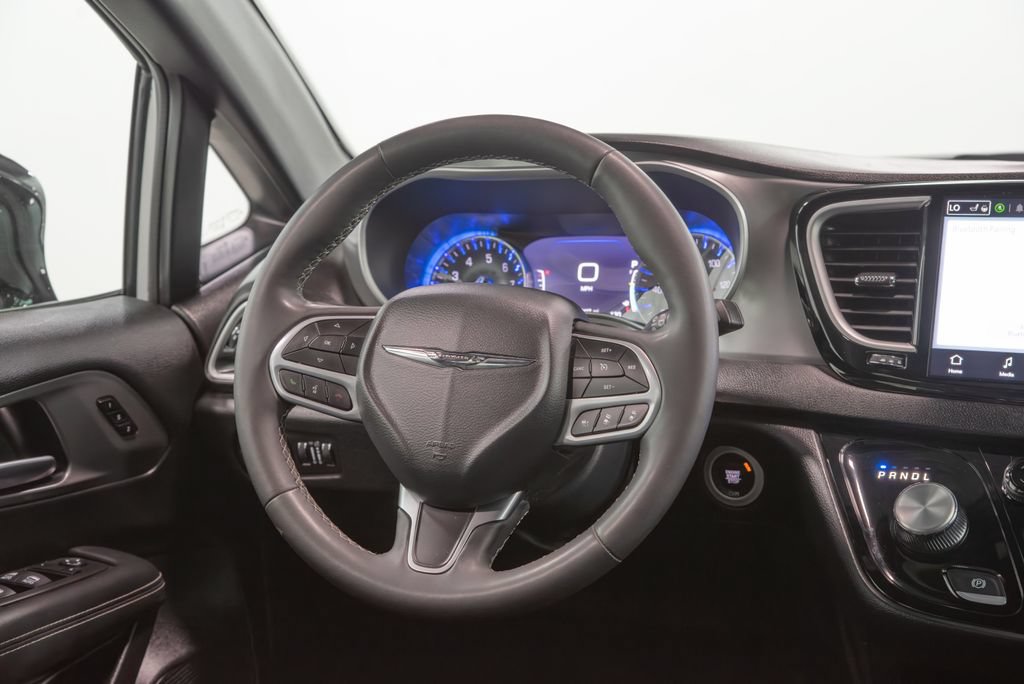 Used 2025 Chrysler Pacifica Select FWD image 21
