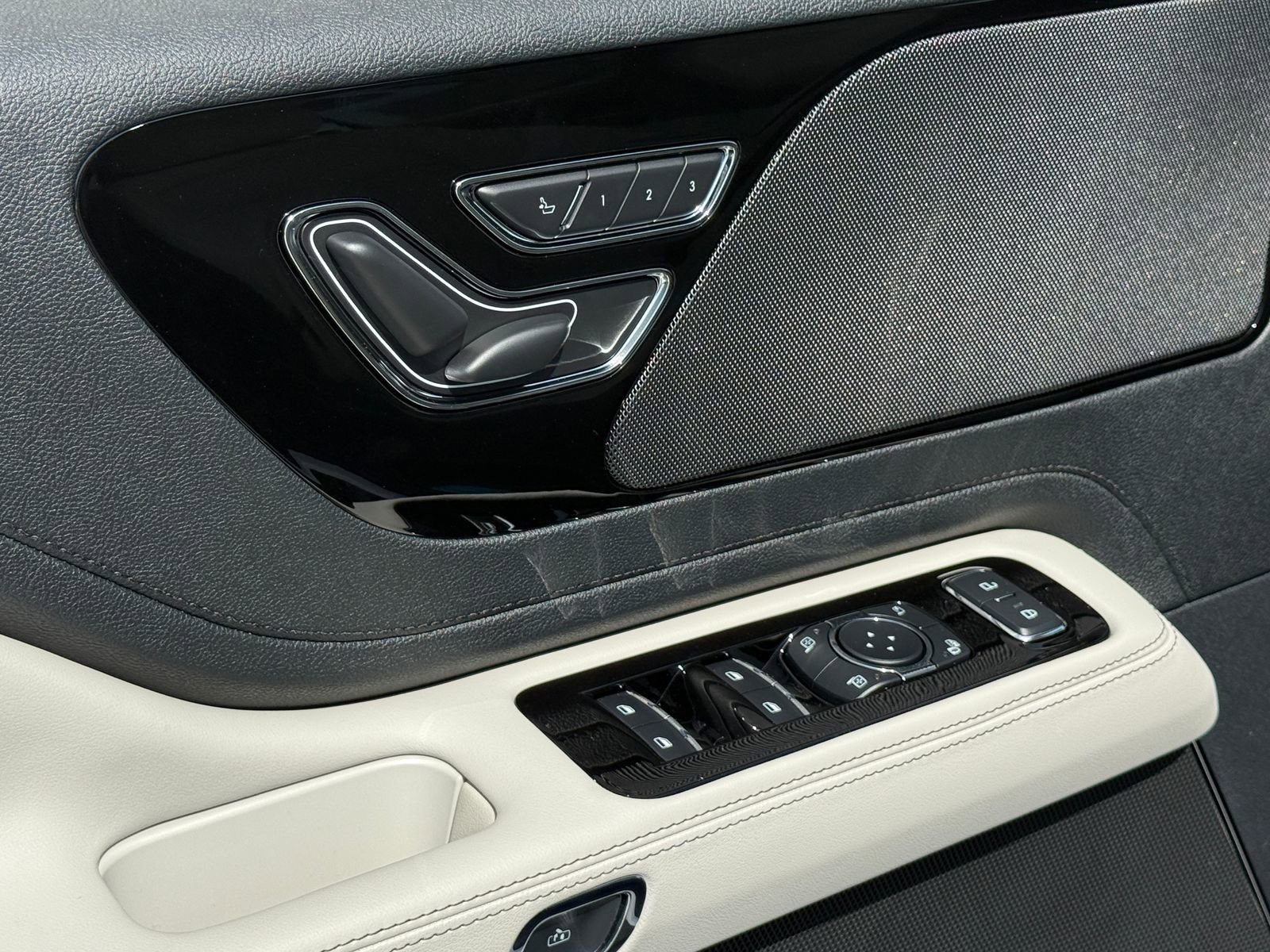 New 2026 Lincoln Aviator AWD image 29