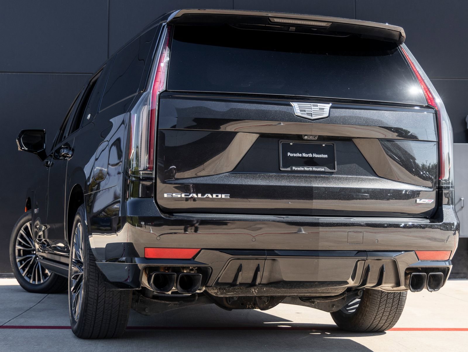 Used 2024 Cadillac Escalade ESV V AWD/4WD image 6