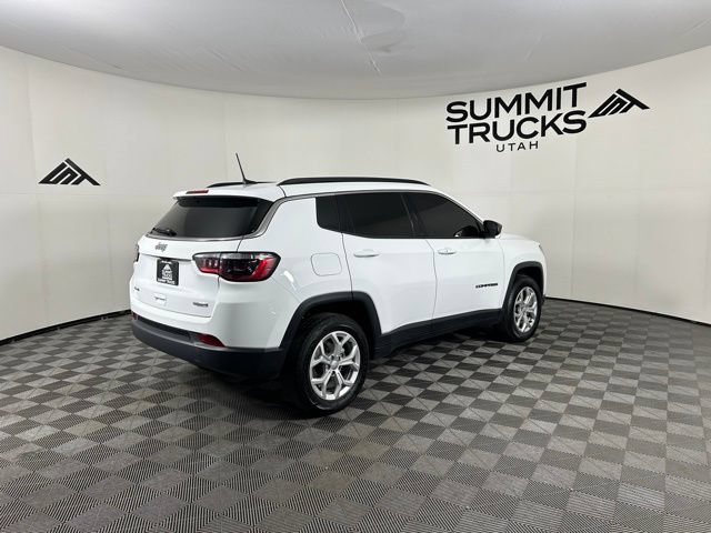 Used 2024 Jeep Compass Latitude AWD/4WD image 5