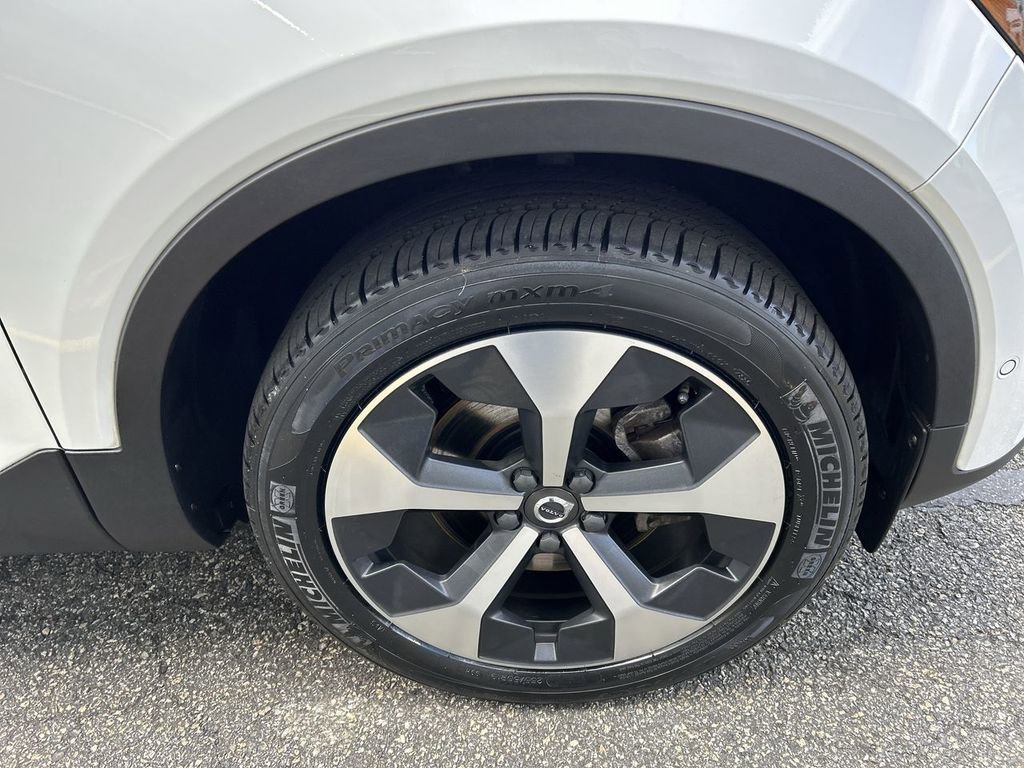 Certified 2023 Volvo XC40 B5 Plus w/ Driver Assist Package image 13
