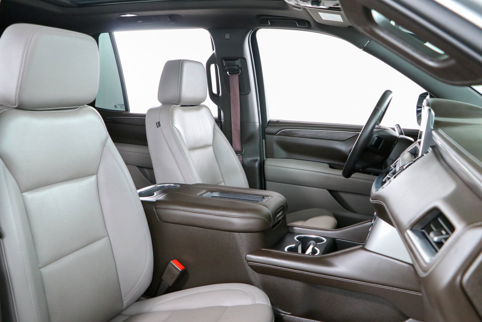 Used 2024 Chevrolet Tahoe LT w/ LT Signature Package RWD image 31