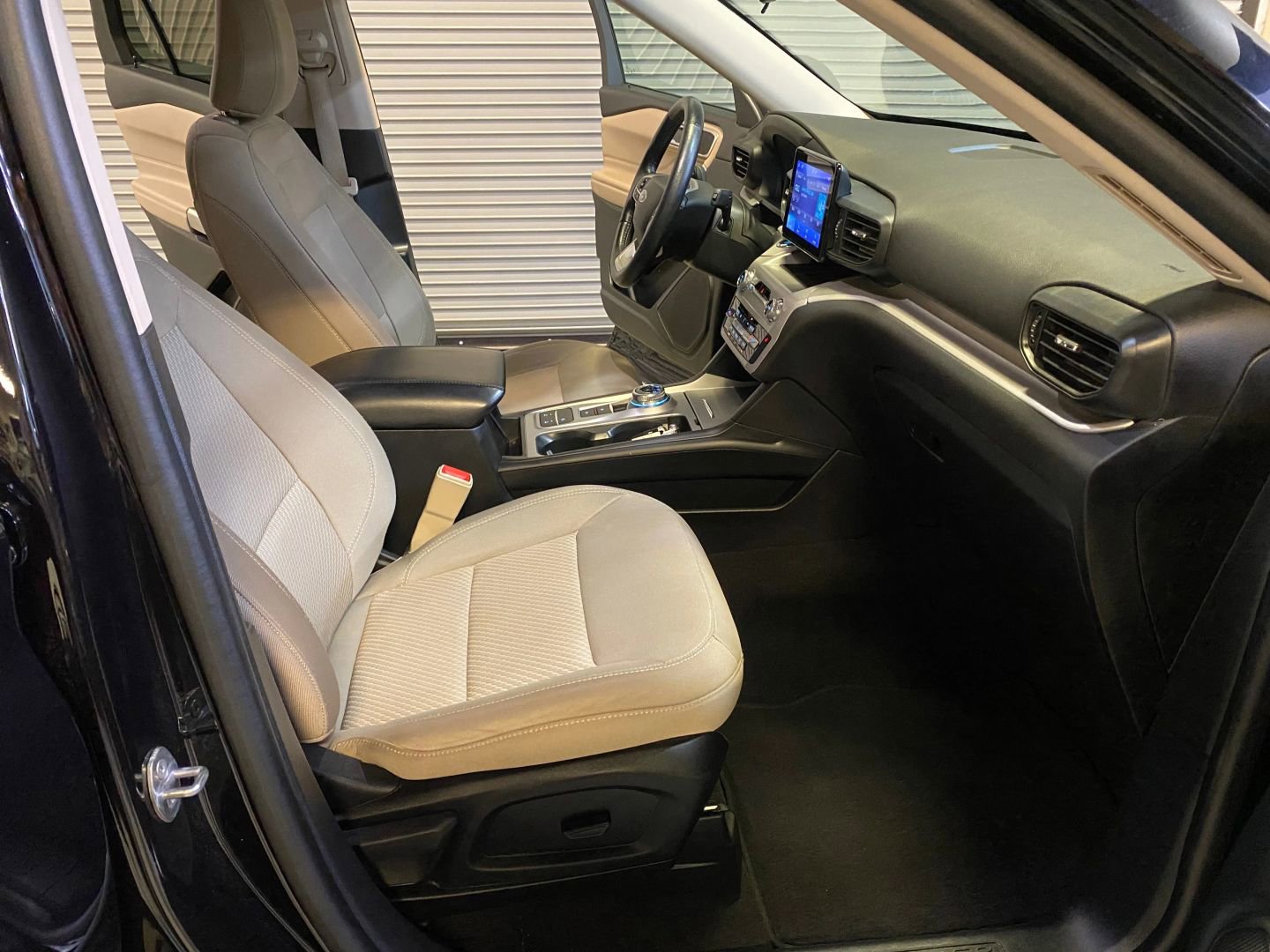 Used 2023 Ford Explorer XLT image 37