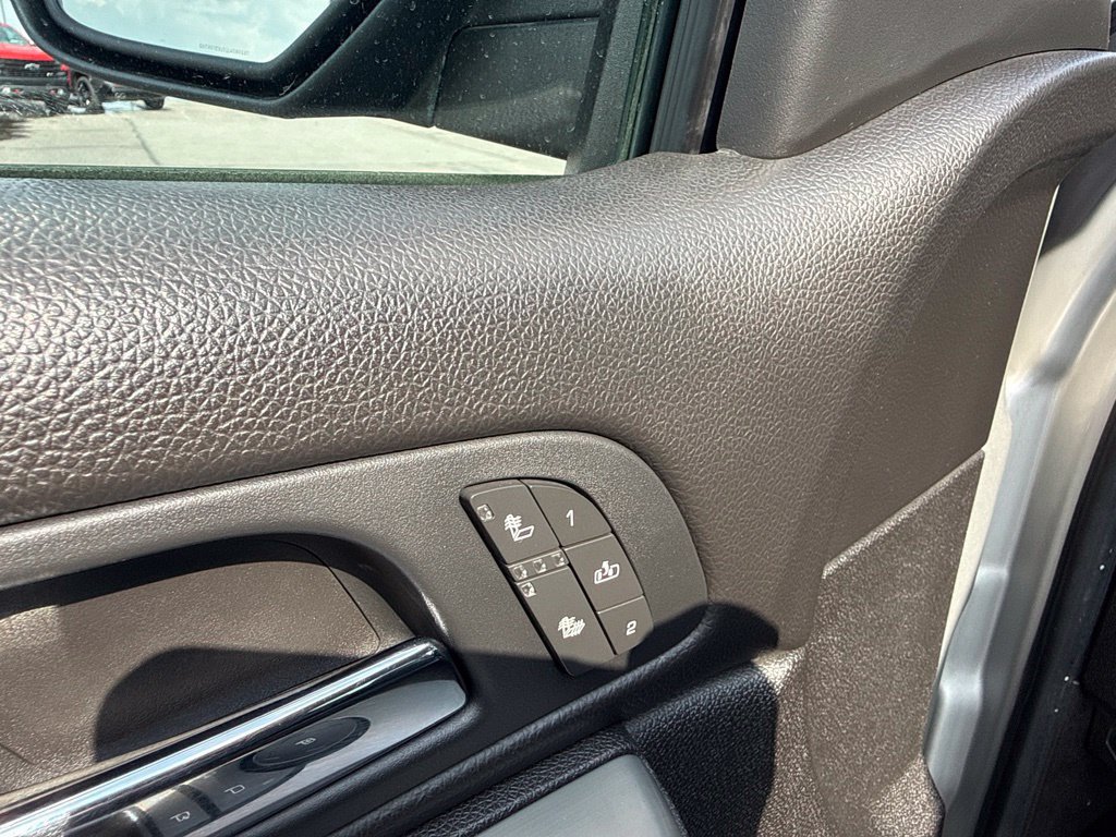 Used 2011 Chevrolet Avalanche LT w/ Luxury Package AWD/4WD image 14