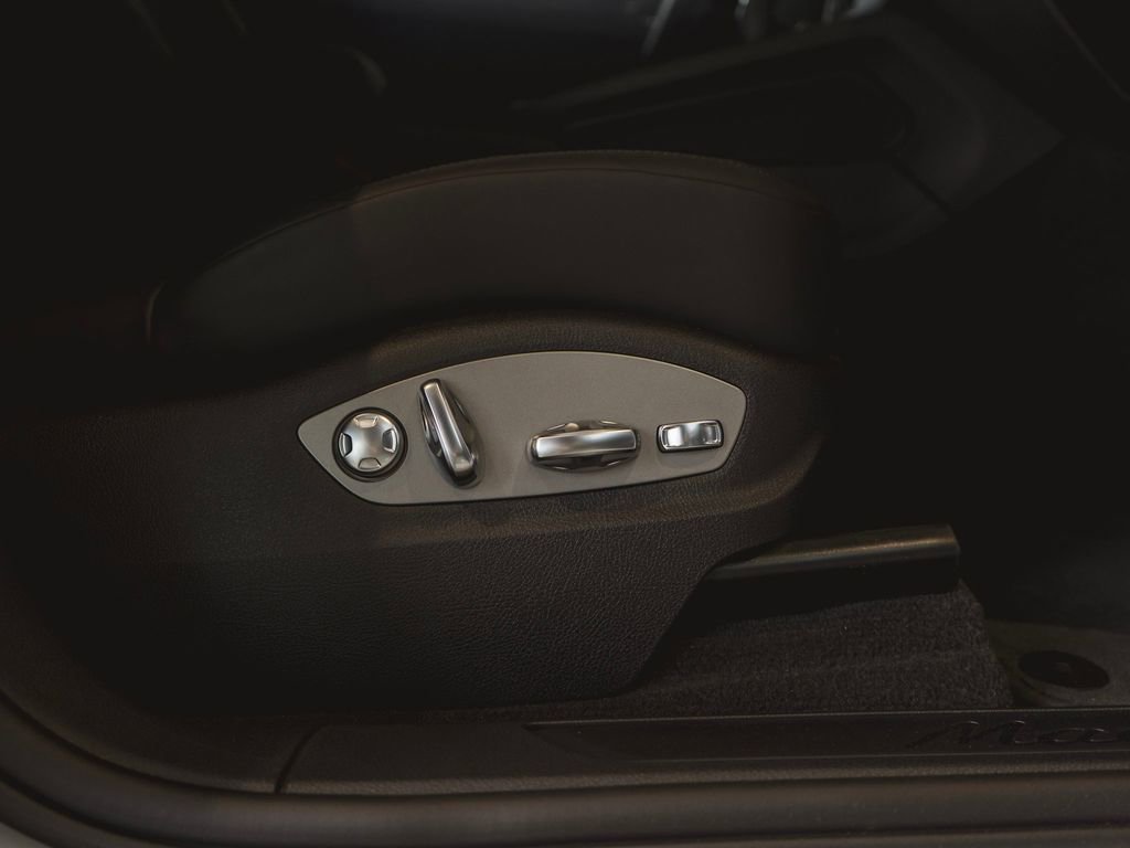 New 2025 Porsche Macan image 35
