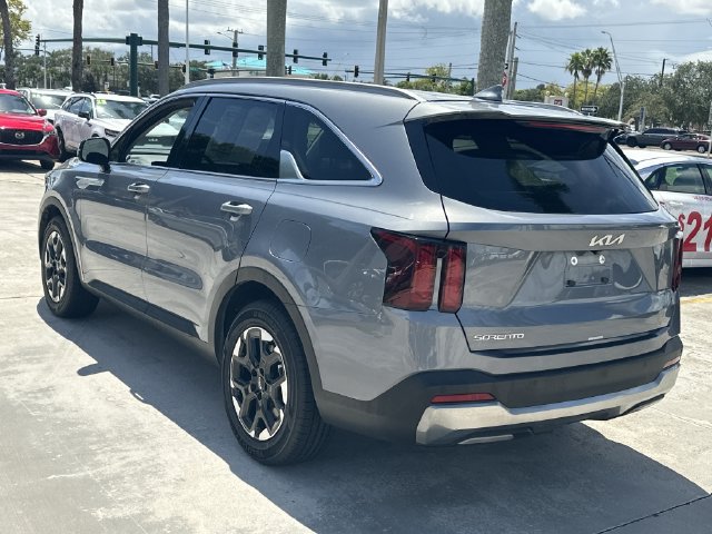 Certified 2025 Kia Sorento S FWD image 8