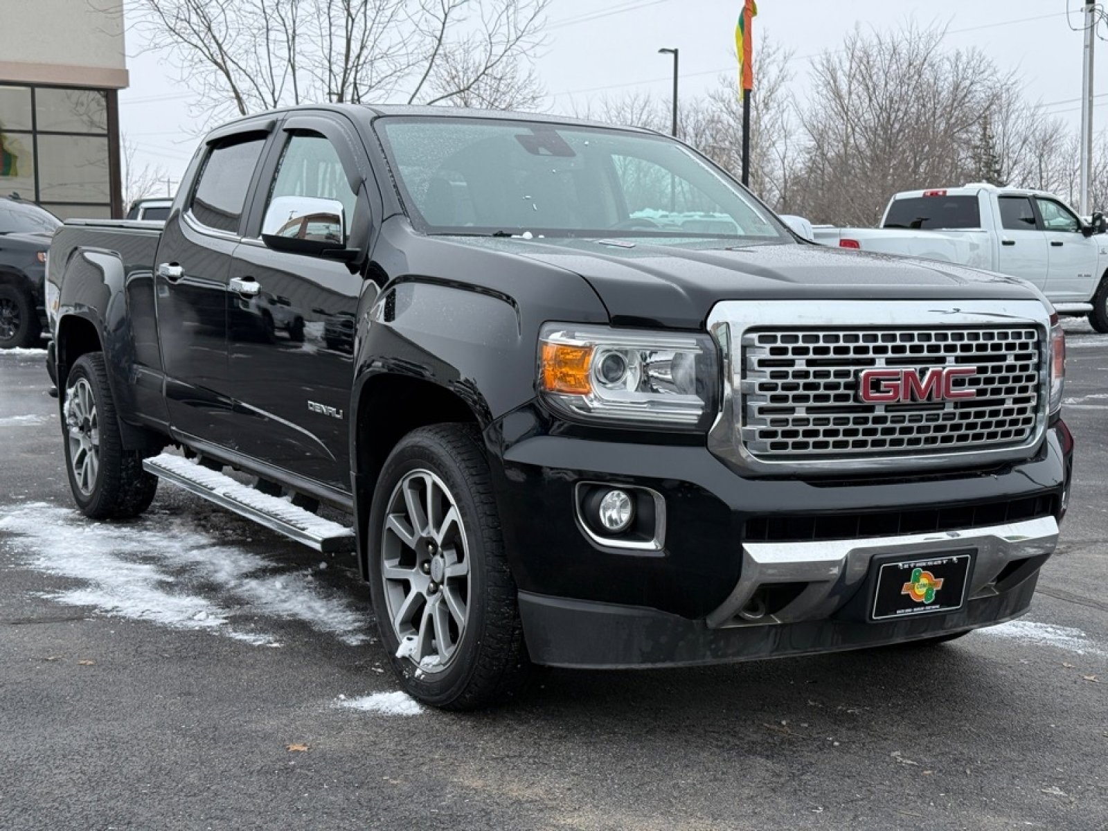 Used 2020 GMC Canyon Denali image 2