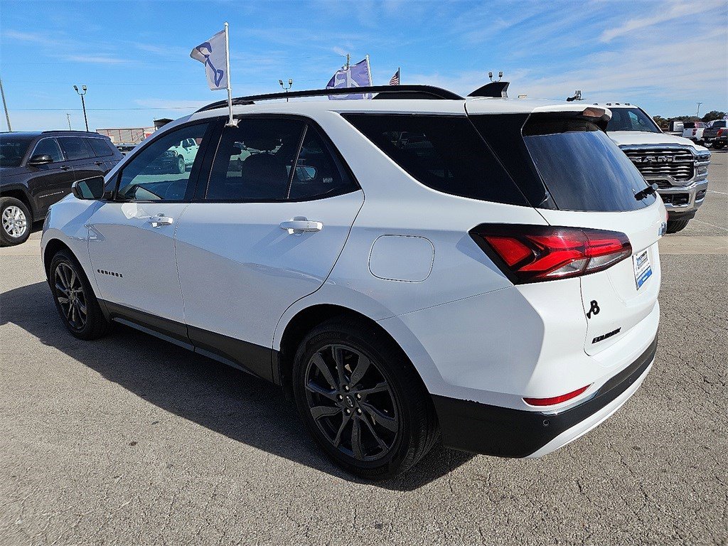 Used 2023 Chevrolet Equinox RS image 3