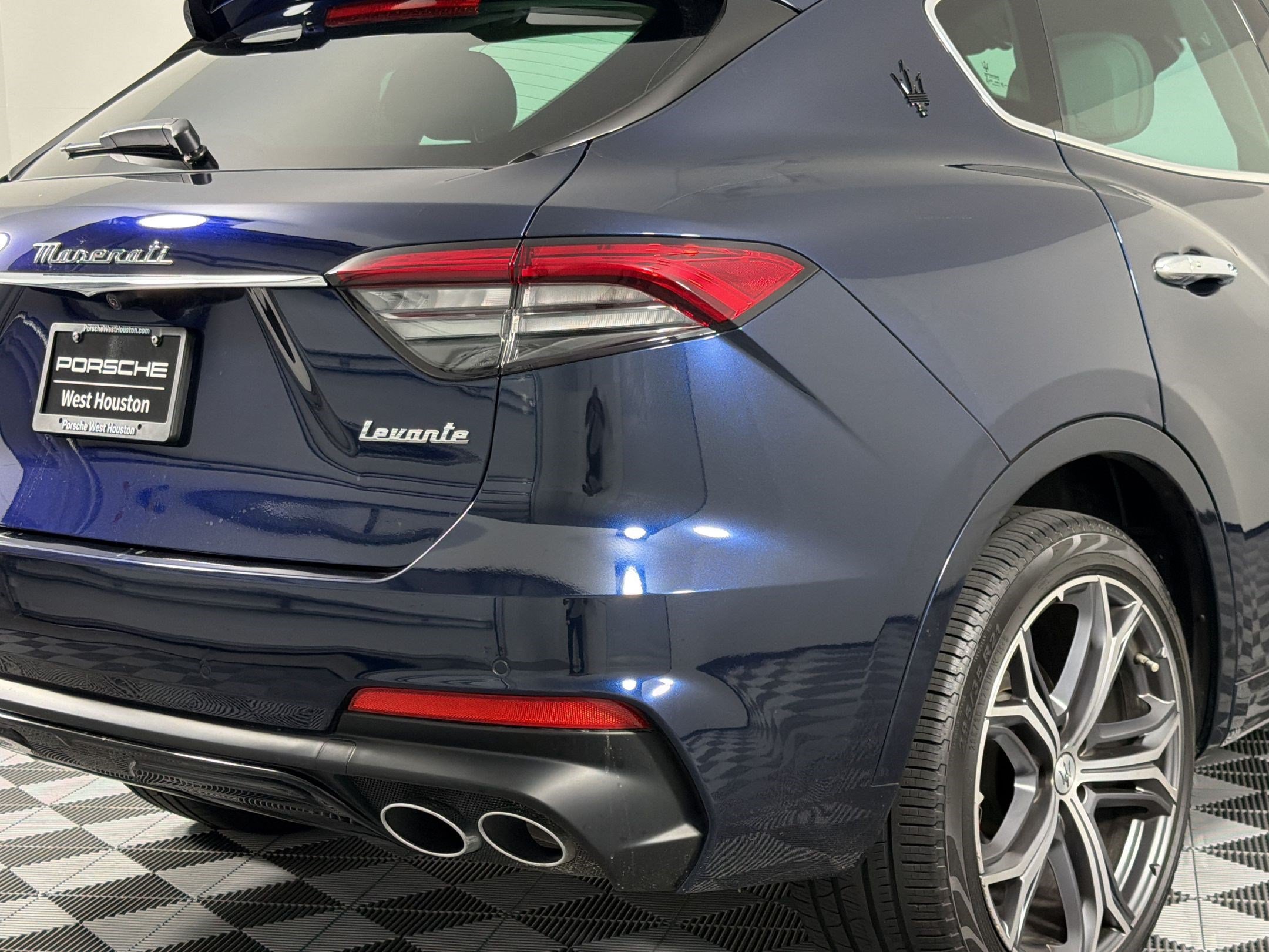 Used 2022 Maserati Levante Modena AWD/4WD image 10