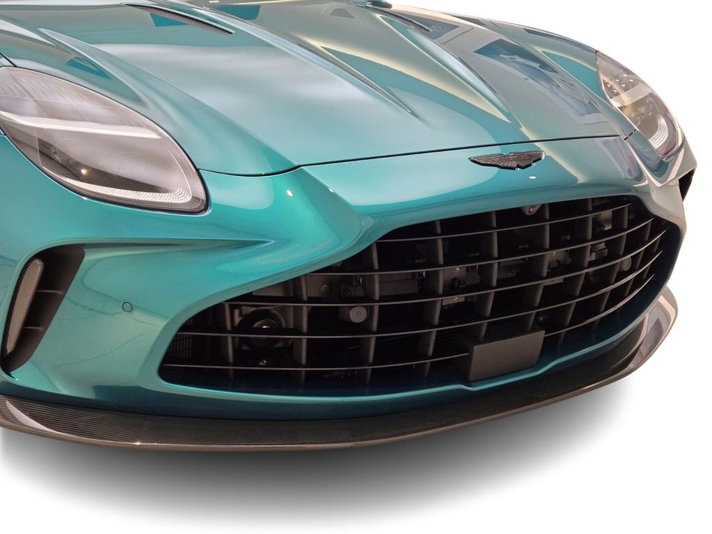 New 2025 Aston Martin V8 Vantage Coupe RWD image 3