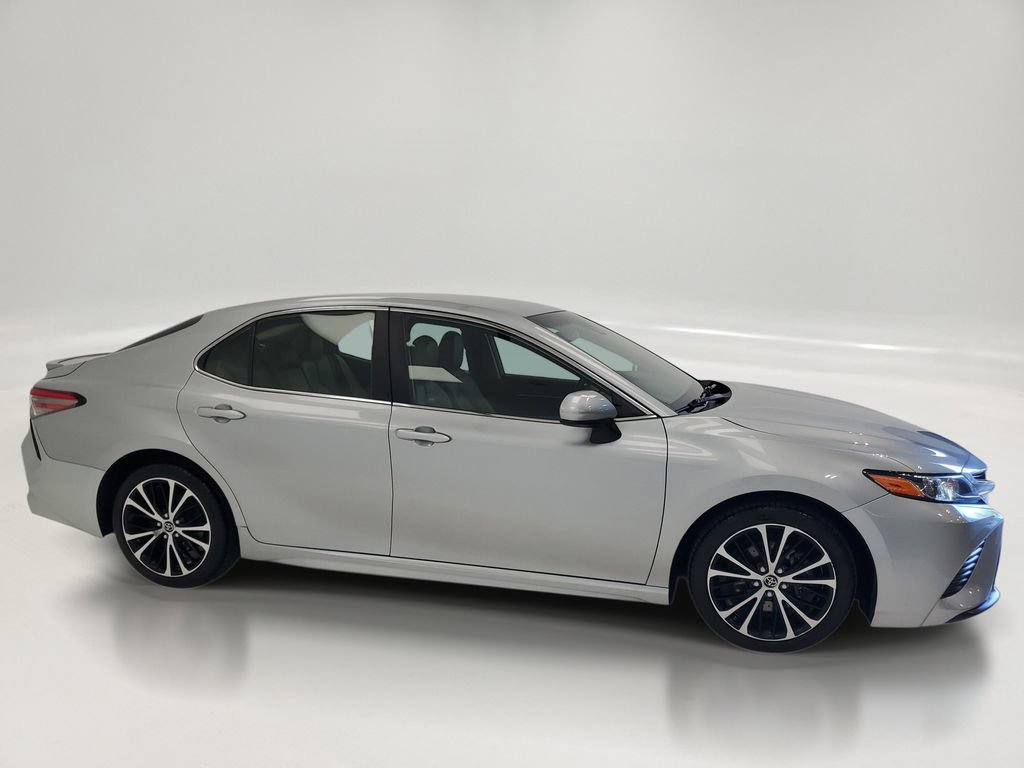 Used 2018 Toyota Camry SE FWD image 3