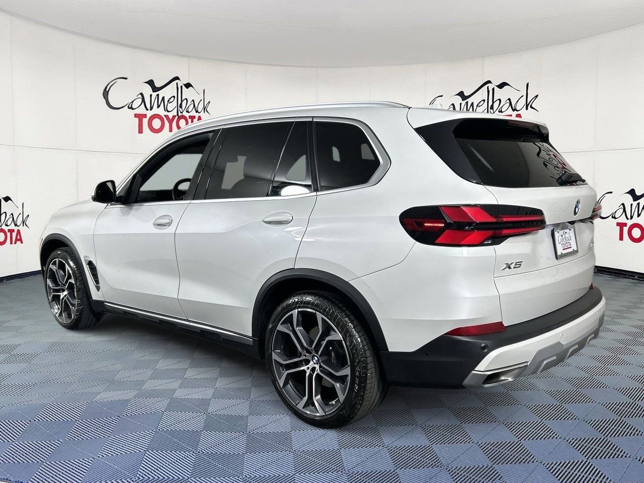 Used 2024 BMW X5 sDrive40i w/ Executive Package image 6