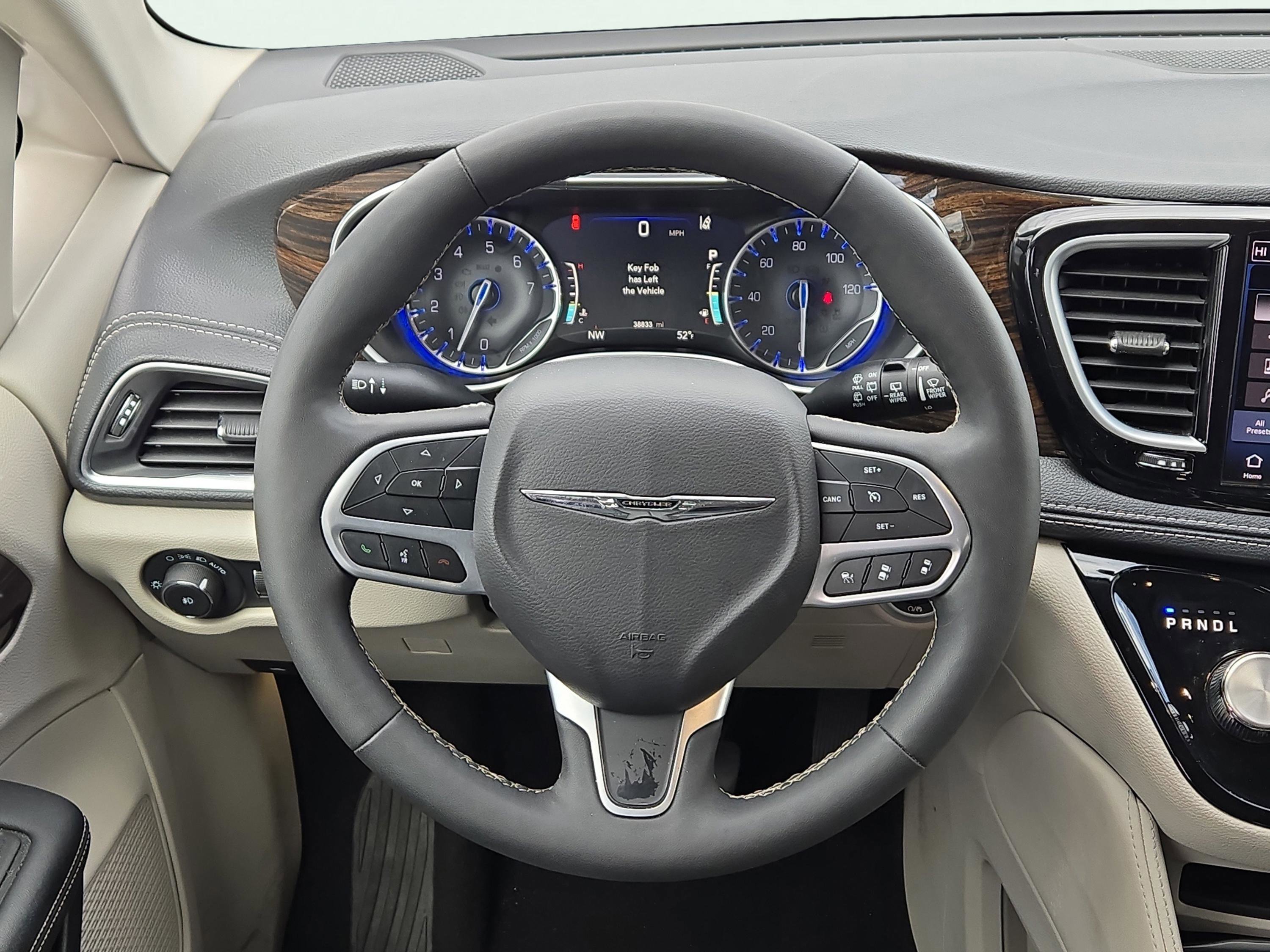 Used 2024 Chrysler Pacifica Limited image 21