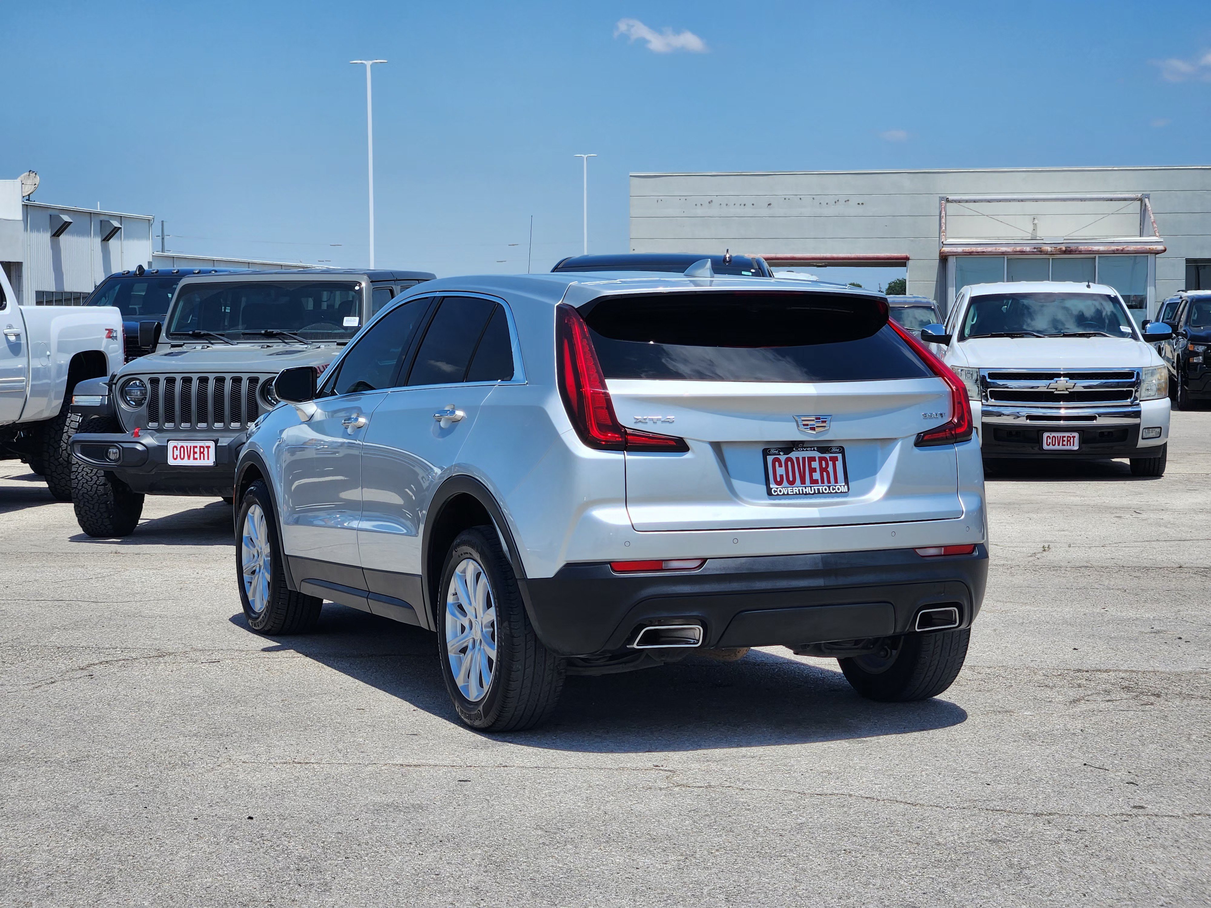 Used 2021 Cadillac XT4 Luxury w/ Cold Weather Package FWD image 5