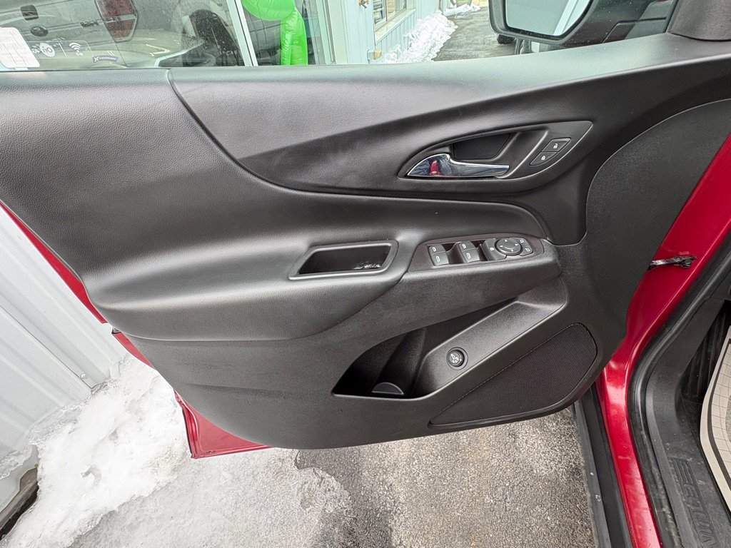 Used 2018 Chevrolet Equinox LT image 8