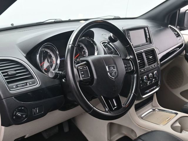 Used 2019 Dodge Grand Caravan SXT image 16