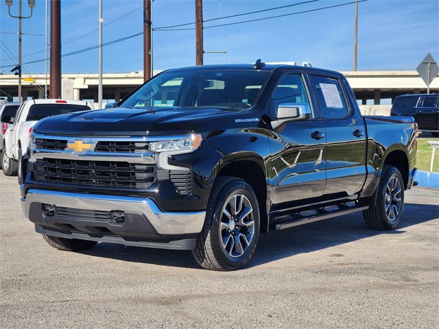 Used 2024 Chevrolet Silverado 1500 LT image 3