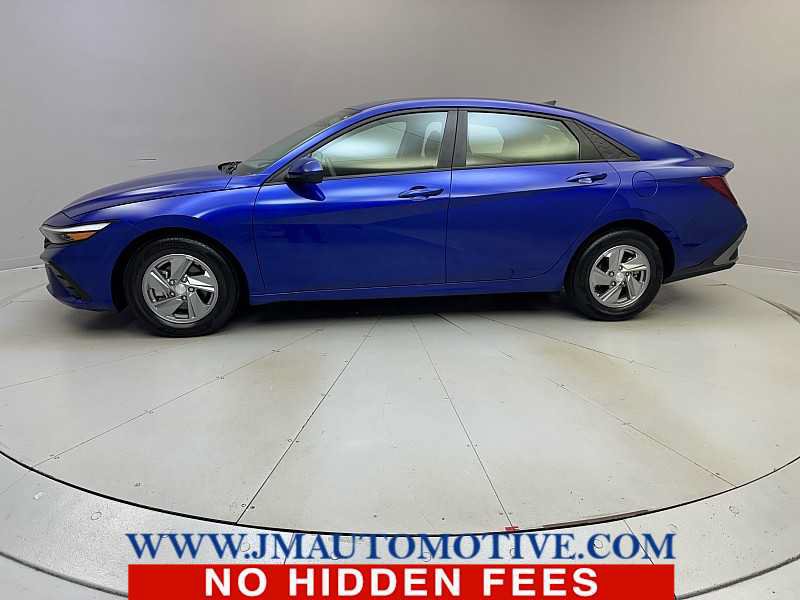 Used 2024 Hyundai Elantra SE FWD image 2