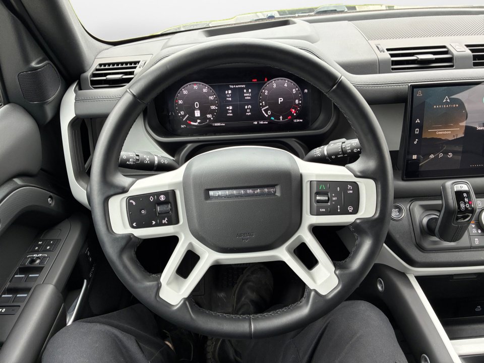 Used 2025 Land Rover Defender 110 X-Dynamic SE AWD/4WD image 10