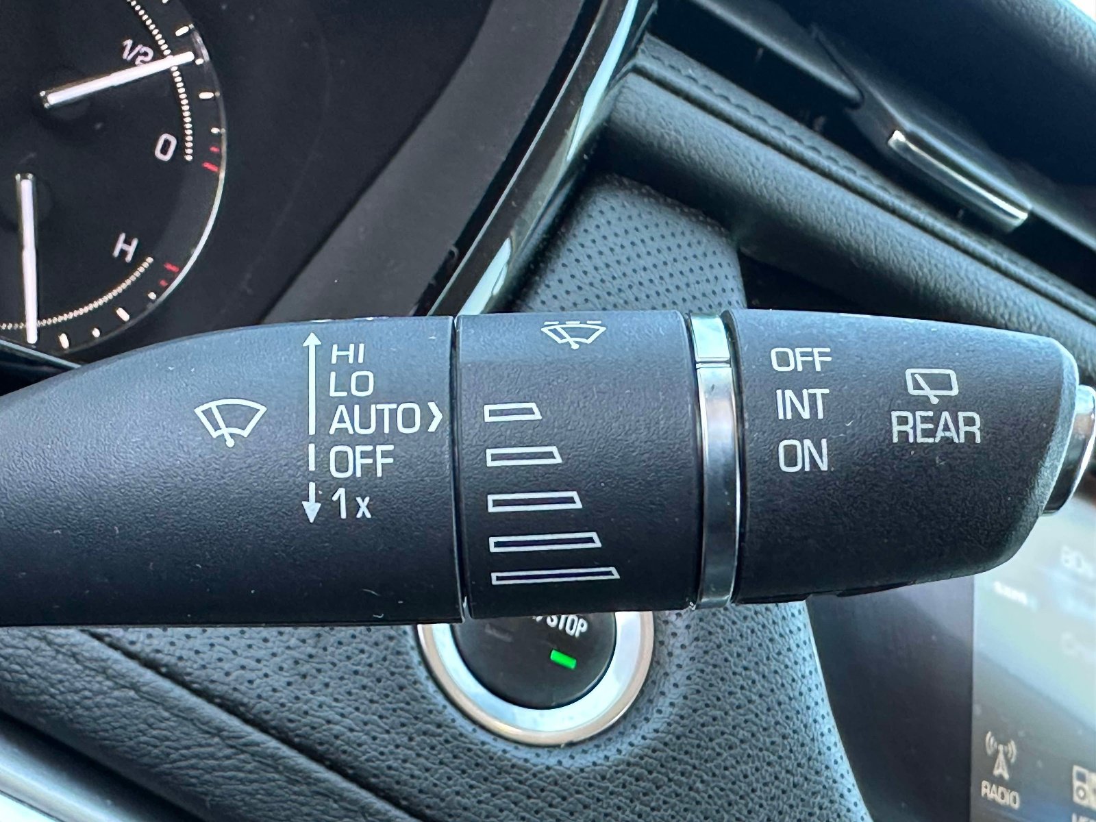 Used 2018 Cadillac XT5 Luxury w/ Driver Awareness Package AWD/4WD image 16