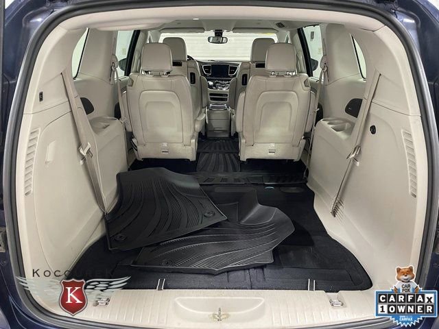 Used 2018 Chrysler Pacifica Touring-L Plus image 25