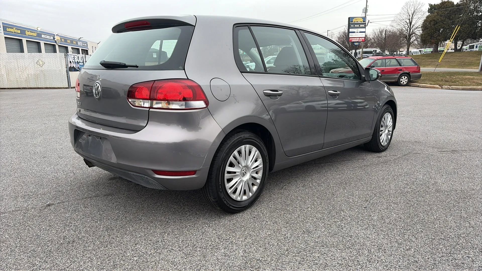 Used 2010 Volkswagen Golf 4-Door image 7
