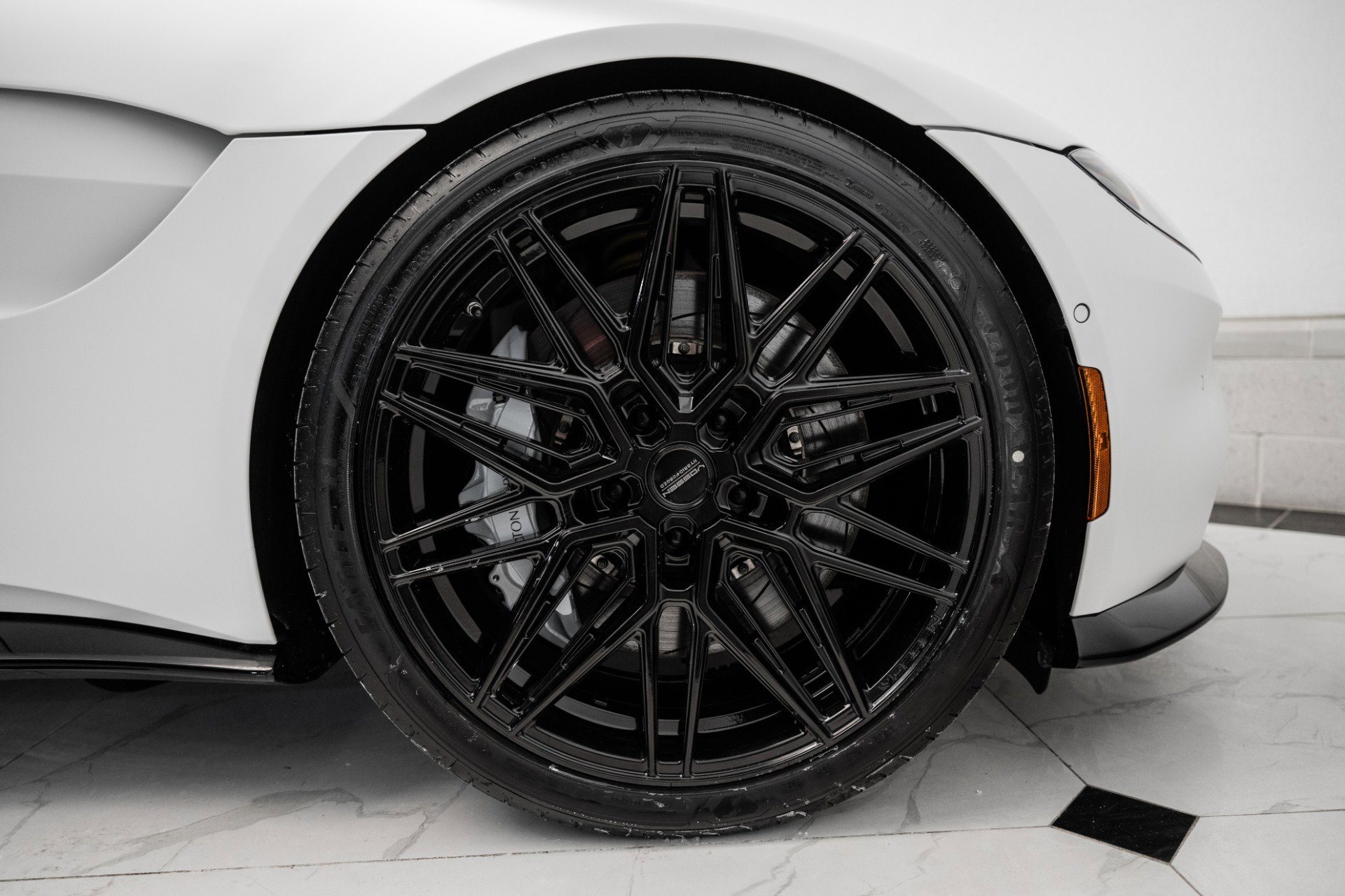 Used 2023 Aston Martin V8 Vantage Roadster image 39