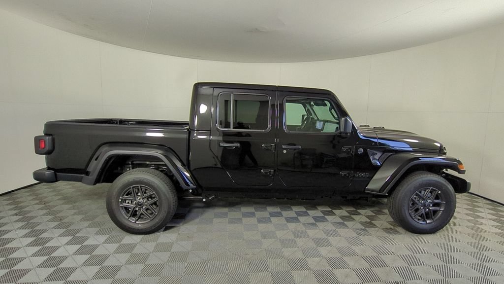 New 2026 Jeep Gladiator Sport AWD/4WD image 3