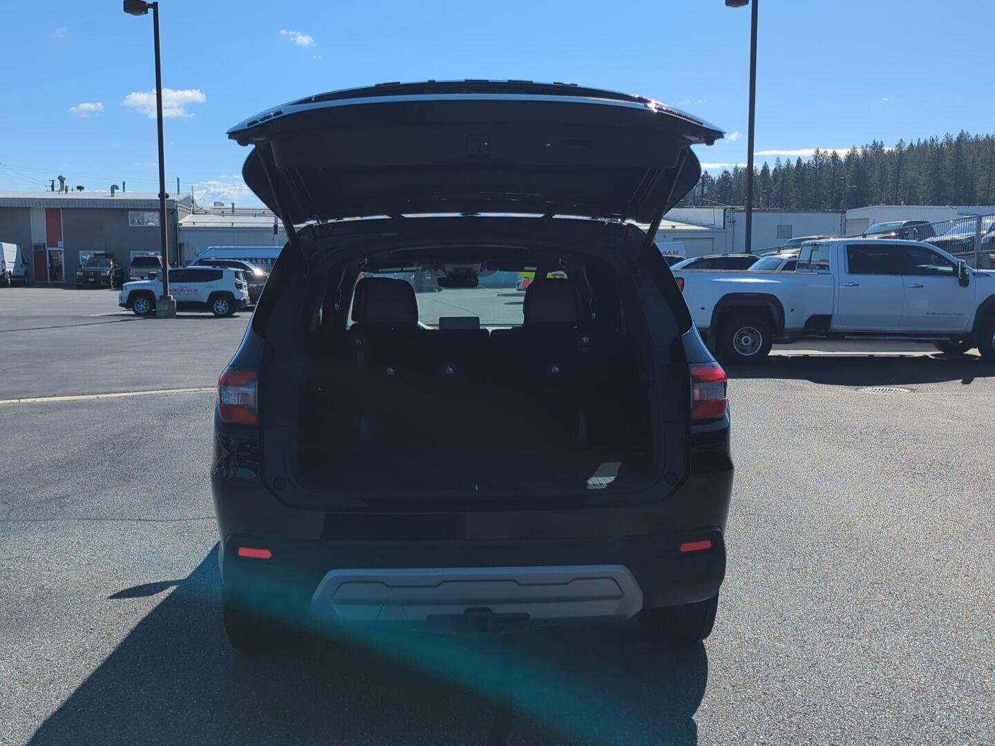 Used 2025 Honda Pilot TrailSport image 6