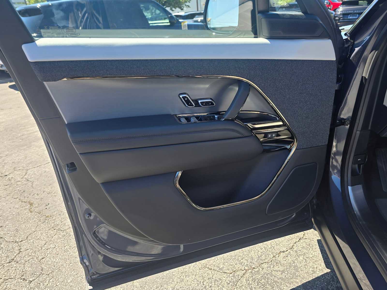 Used 2024 Land Rover Range Rover Sport Dynamic SE image 23