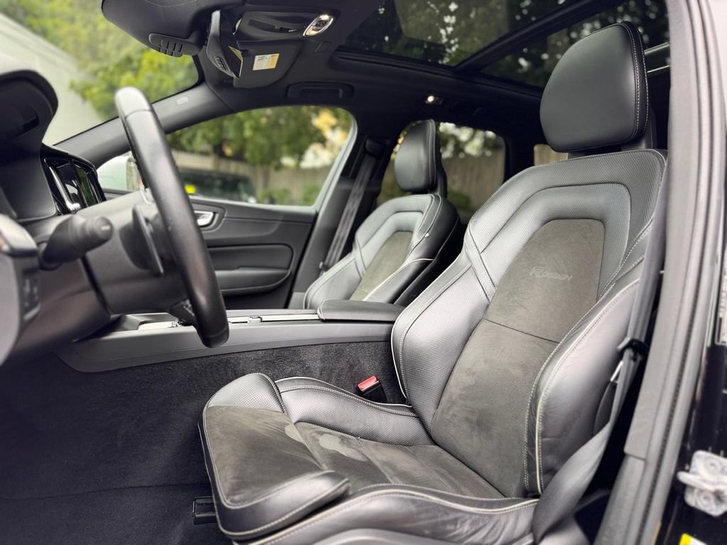 Used 2019 Volvo XC60 T6 R-Design w/ Protection Package AWD/4WD image 18