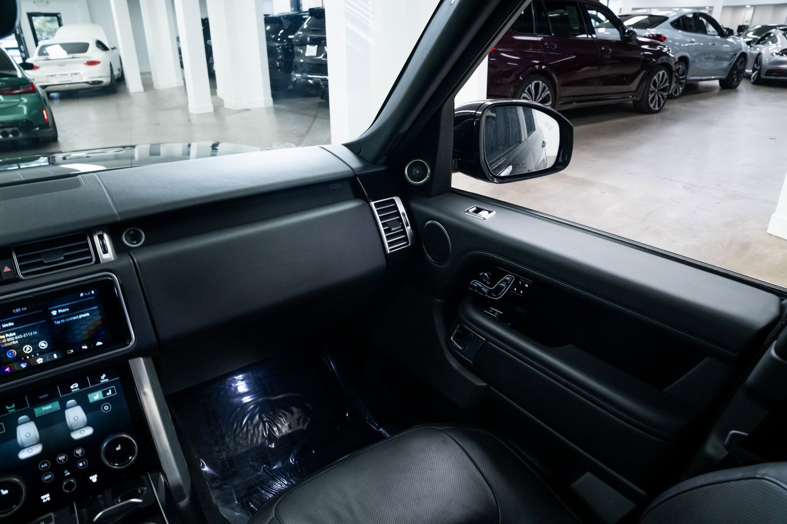 Used 2020 Land Rover Range Rover HSE image 11