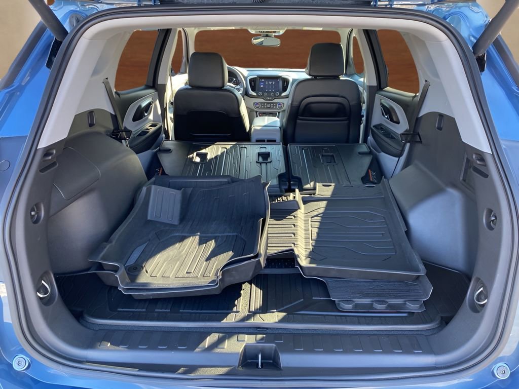 Used 2024 GMC Terrain SLT w/ Tech Package image 12