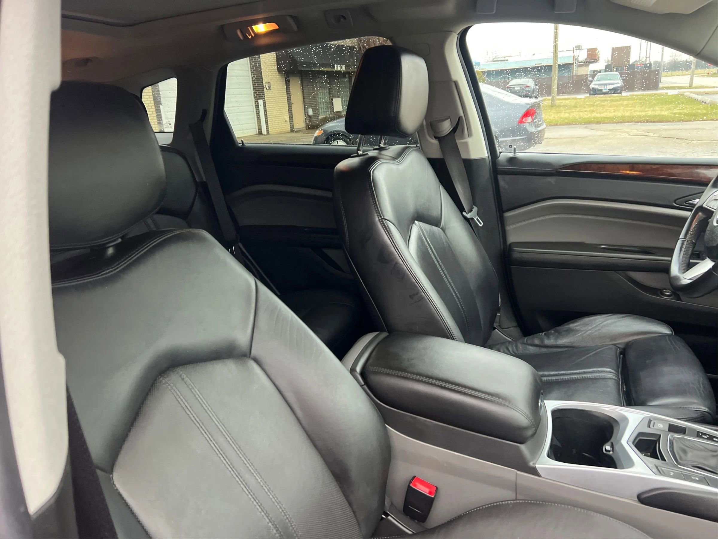 Used 2010 Cadillac SRX Luxury image 25