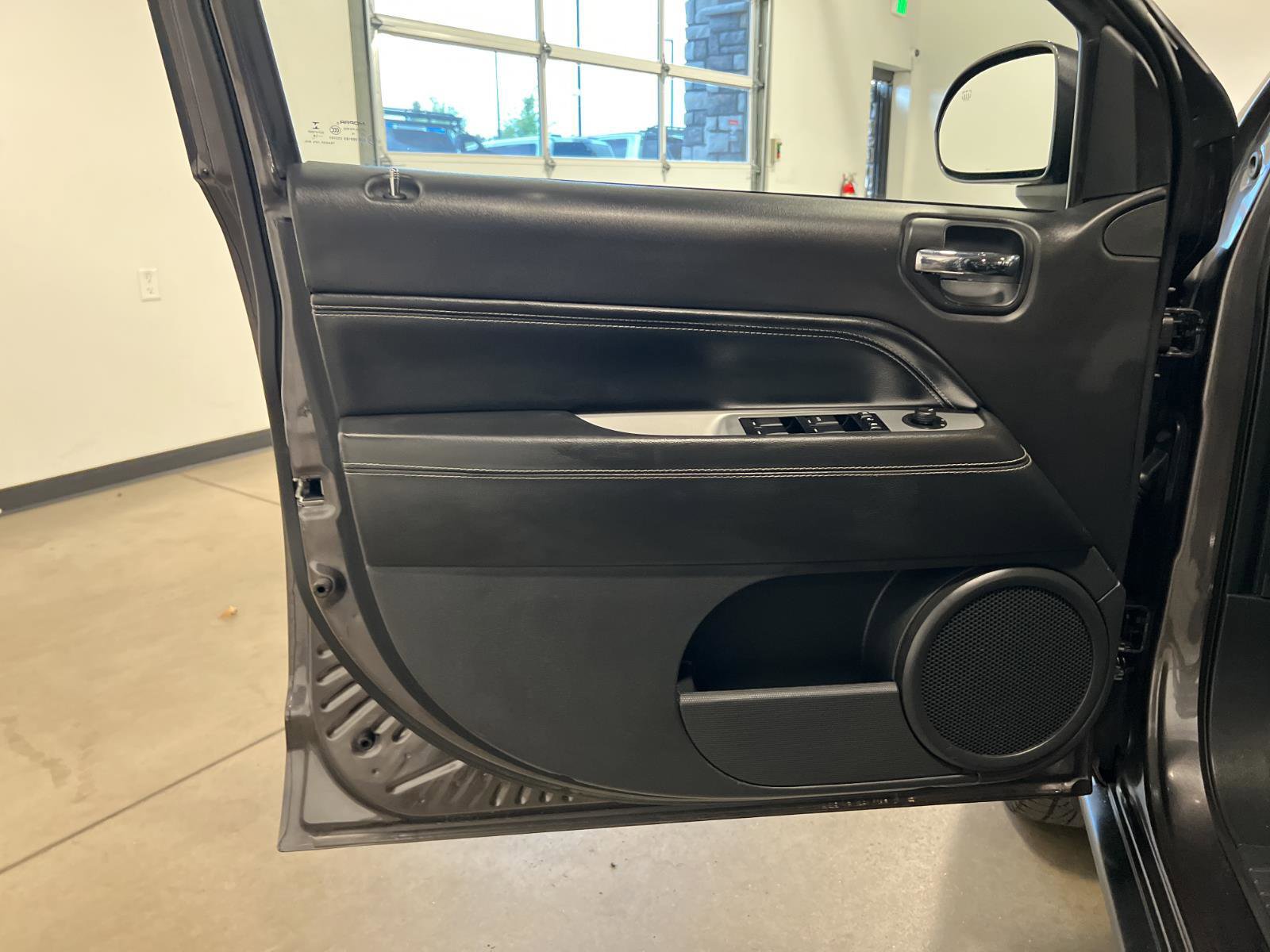 Used 2014 Jeep Compass Latitude AWD/4WD image 22