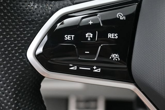 Used 2023 Volkswagen Tiguan SE R-Line FWD image 17