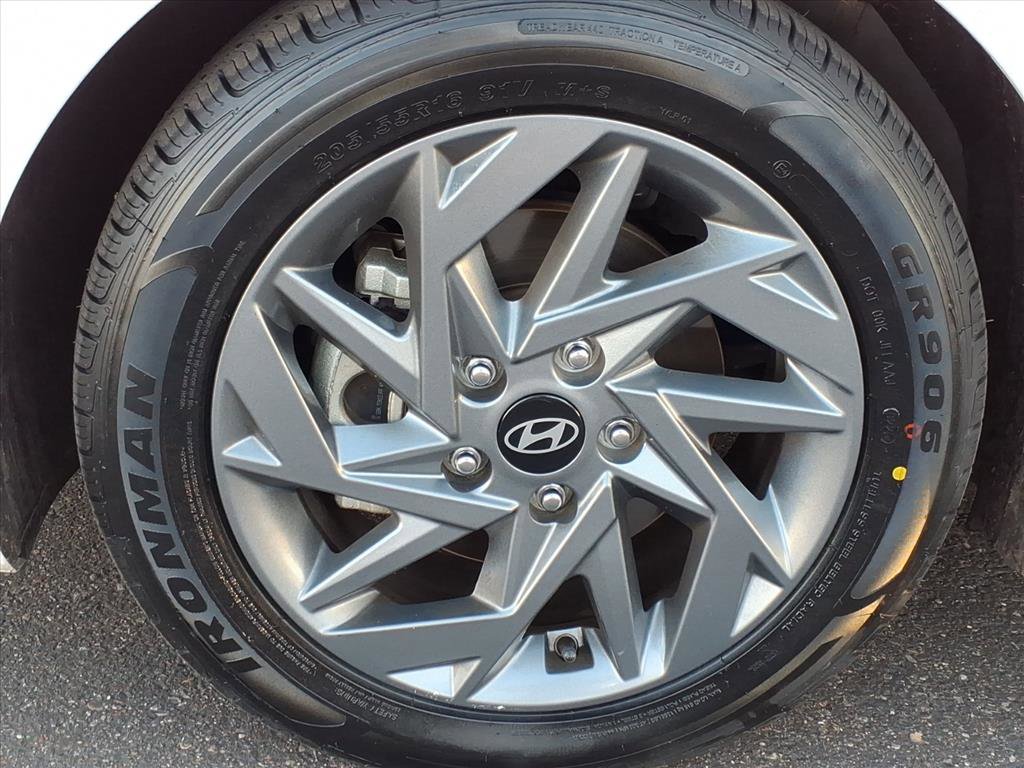 Certified 2024 Hyundai Elantra SEL image 9