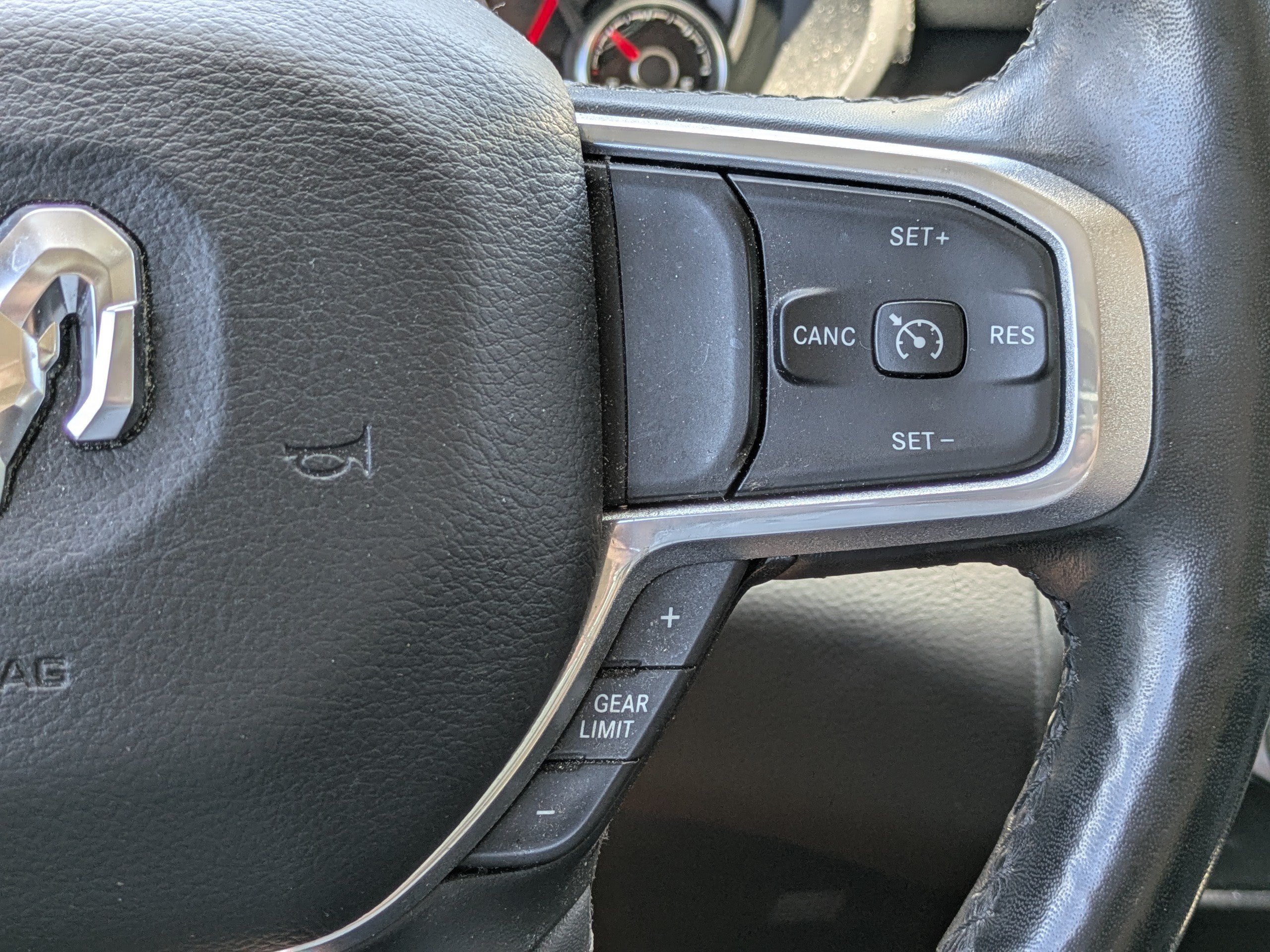 Used 2019 RAM 1500 Laramie AWD/4WD image 21