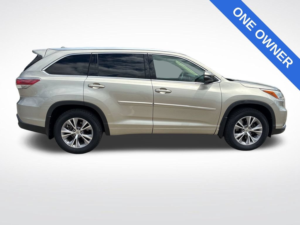 Used 2015 Toyota Highlander XLE AWD/4WD image 2