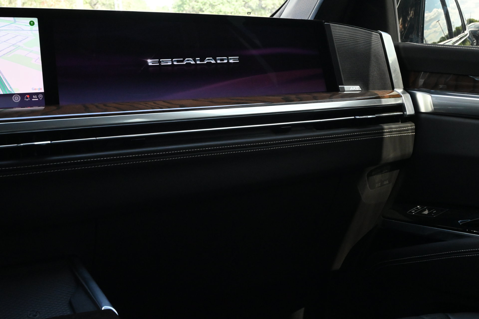 Used 2025 Cadillac Escalade Sport Platinum w/ LPO, Floor Liner Package AWD/4WD image 9