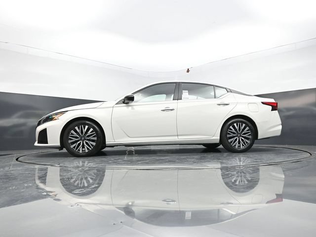 Used 2025 Nissan Altima 2.5 SV FWD image 44