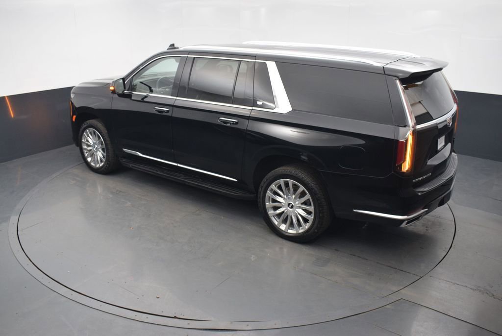 Used 2023 Cadillac Escalade ESV Premium Luxury image 44