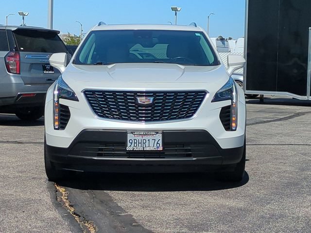 Used 2021 Cadillac XT4 Luxury w/ Cold Weather Package FWD image 3