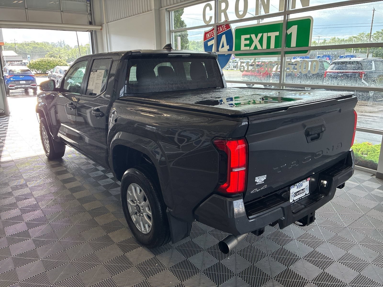 Used 2024 Toyota Tacoma SR5 AWD/4WD image 4